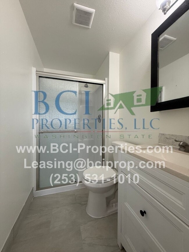 Building Photo - Beautiful 2 Bedroom House Available for im...
