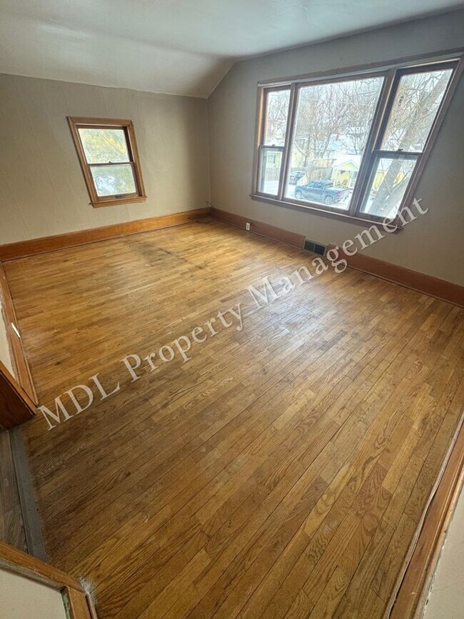 Building Photo - 909 Mackinaw St