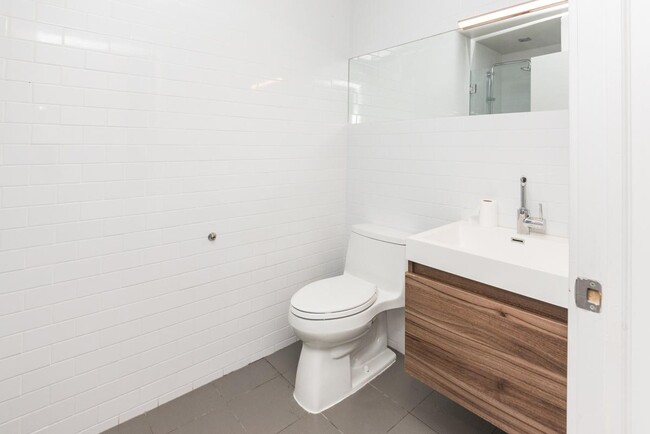 Building Photo - 2 bedroom in Chicago IL 60605