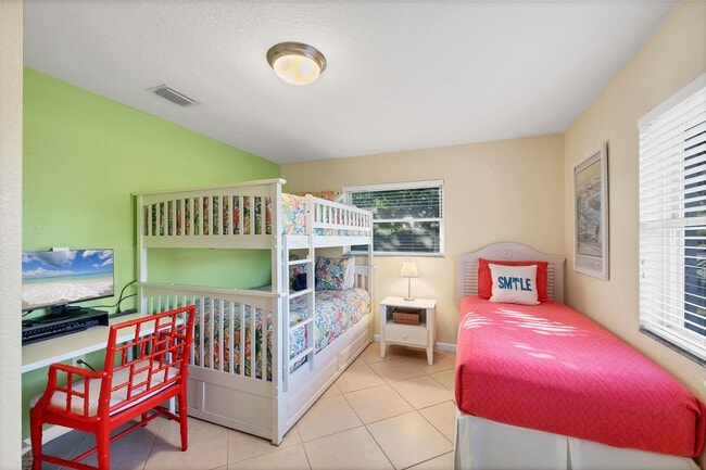 Building Photo - 1155 Bogey Ln