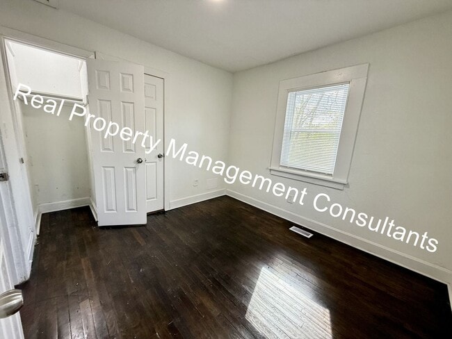 Building Photo - $500 off Frist Months Rent on Spacious 4 B...