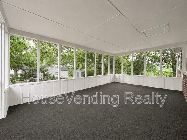 Building Photo - 619 Tarpley St