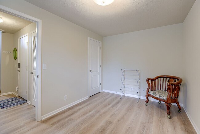 Building Photo - Short Term Furnished 3 Bedroom Townhome!!