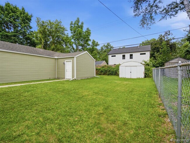 Building Photo - 1514 S Wilson Ave