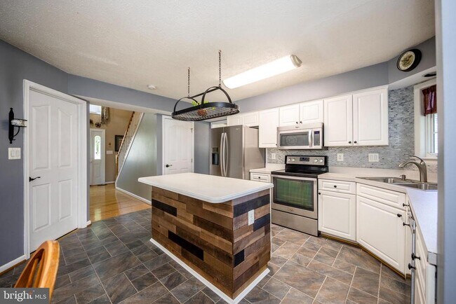 Building Photo - 740 Hickory Limb Cir