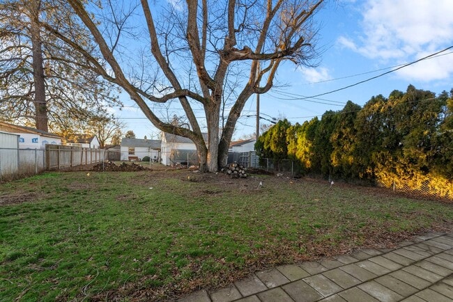 Building Photo - 5707 N Lindeke St