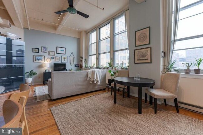 Building Photo - 1238 Callowhill St