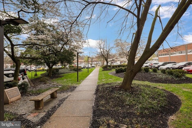 Building Photo - 4600 Duke St