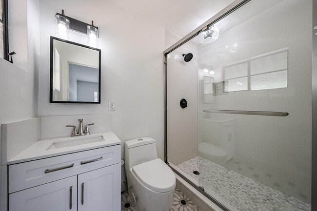 Building Photo - 2816 N 33rd Pl