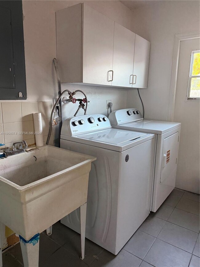 Building Photo - 19253 Carolina Cir