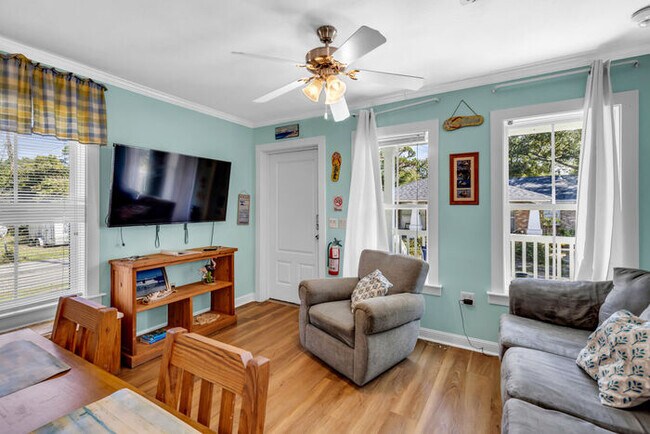 Building Photo - 171 Paradise Ave