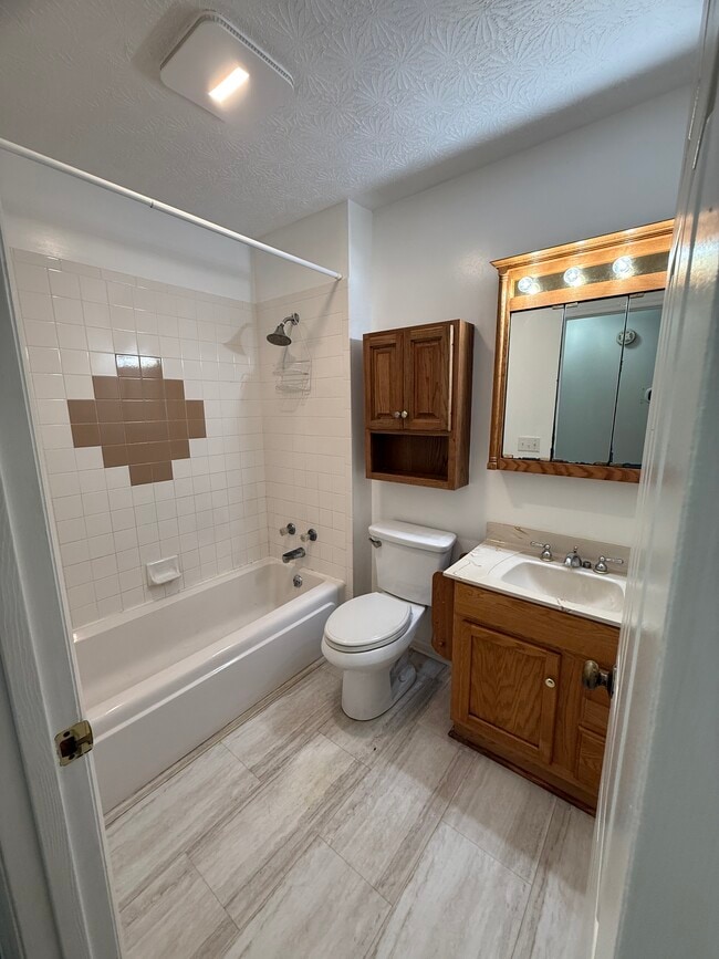 Building Photo - 3 Bedrooms House, Rockingham County