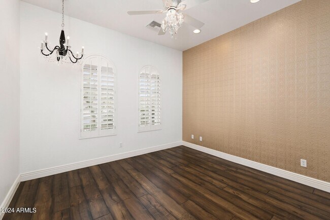 Building Photo - 9901 E Edgestone Dr