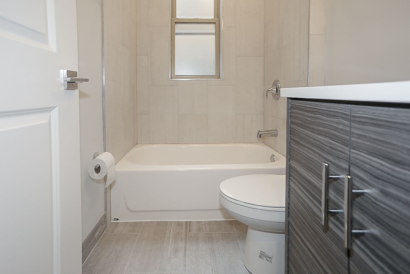 Building Photo - 3917 N Janssen Ave