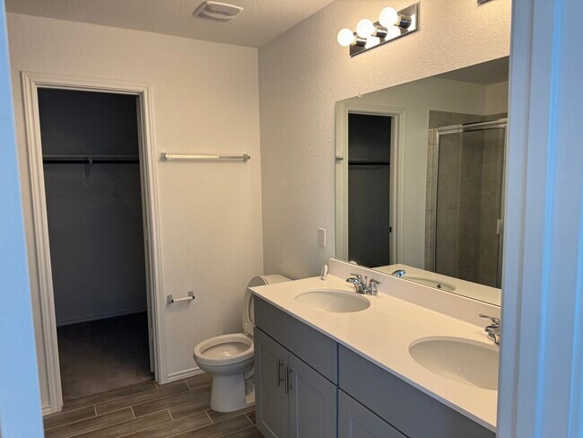 Master bath in second floor - 108 Banyon Dr