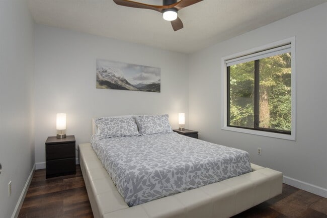 Building Photo - 28 Bass Lake Dr