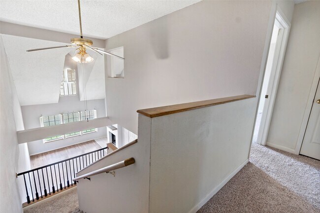 Building Photo - 3122 Camelot Dr