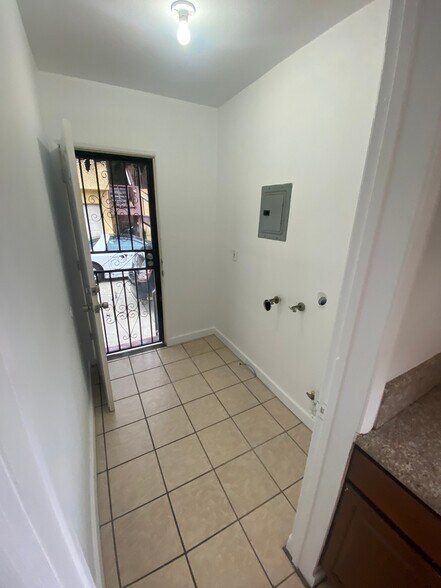 Building Photo - 1712 W 82nd St