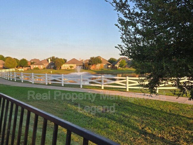 Building Photo - 5100 Brookside Dr