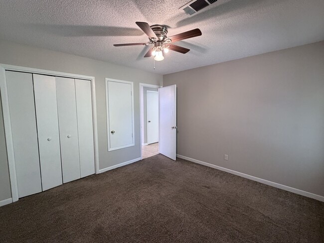 Building Photo - 2 Bedroom 1 Bath in Milton Available for Rent!