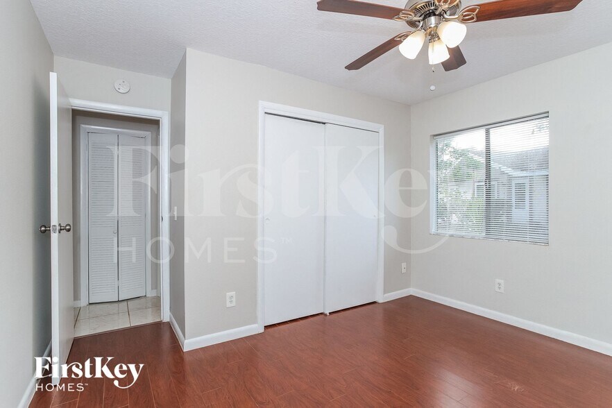 Building Photo - 709 Heather Ln