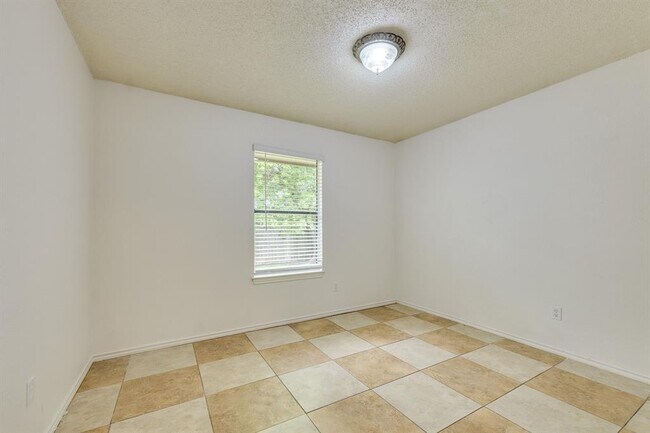 Building Photo - 16041 Stoneham Cir