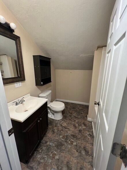 Building Photo - 27339 Rutland Hollow Rd