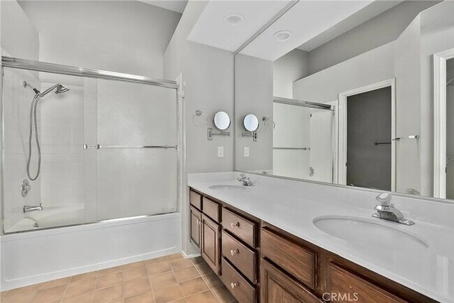 Building Photo - Beautiful Windrose Point 3 bed 2 1/2 bath ...