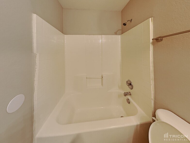 Building Photo - 3018 High Gate Dr
