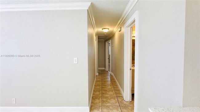 Building Photo - 531 SW 38th Terrace