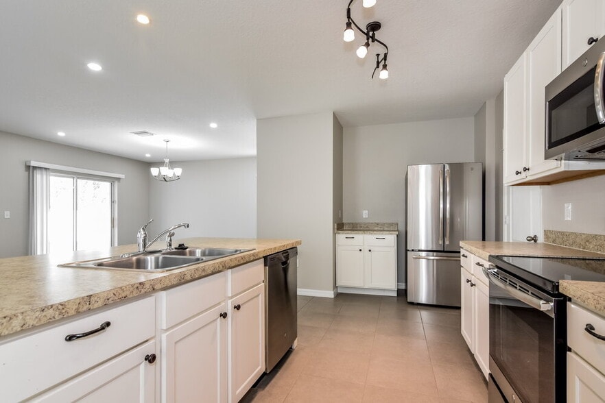 Building Photo - 10508 Whispering Hammock Dr