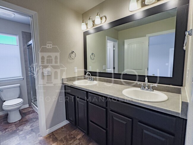 Building Photo - 10881 Aliso Dr