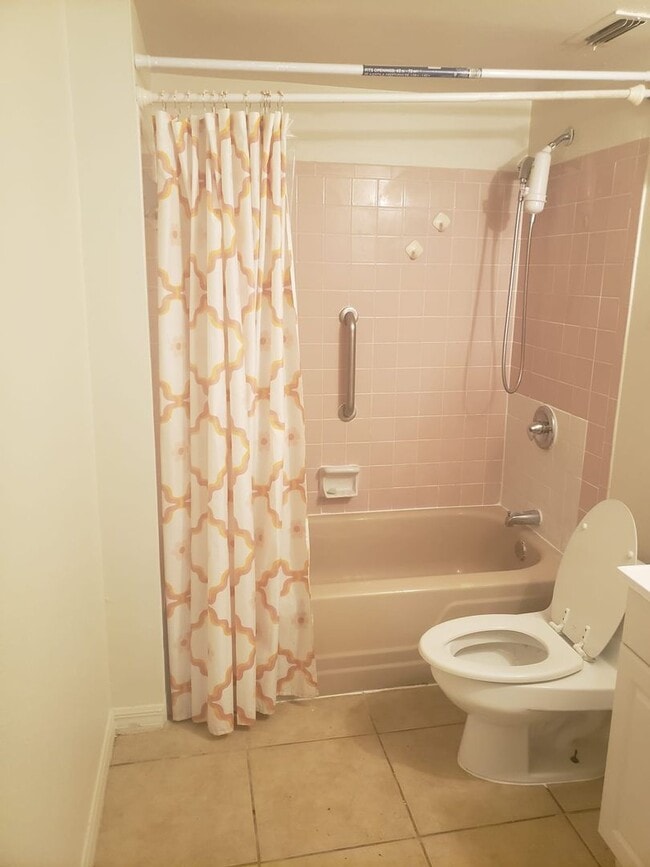 Building Photo - Available Now : 3 Bedroom 2 Bath Condo