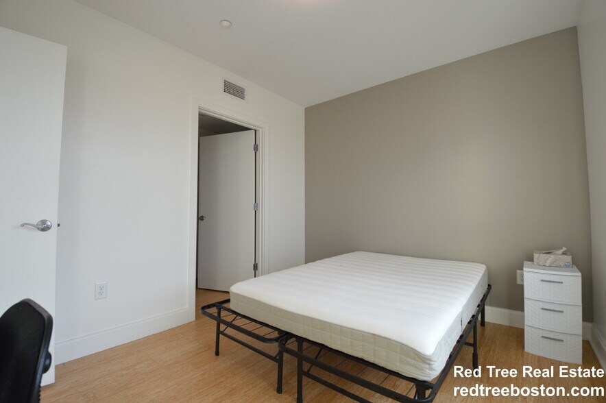 Building Photo - 40 Malvern St
