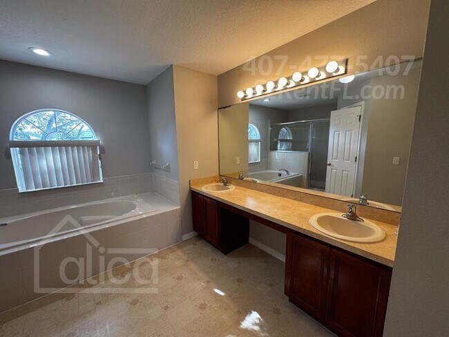 Building Photo - 568 Bristol Cir