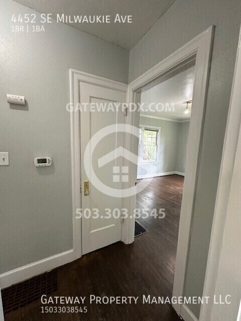 Building Photo - 4452 SE Milwaukie Ave