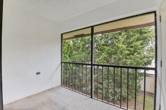 Building Photo - 5151 W Club Cir