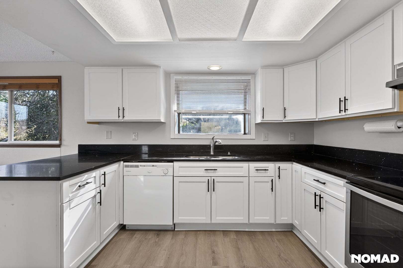 Building Photo - 5615 S 141st St