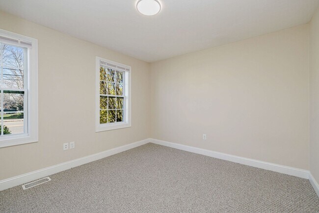 Building Photo - 687 Washington St