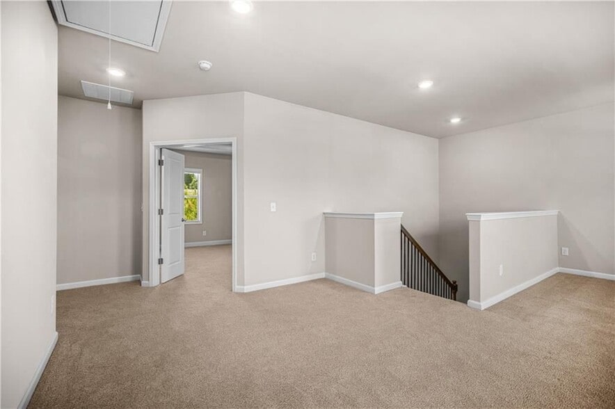 Building Photo - 18 Dorothy Ln