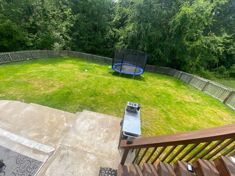 Building Photo - 5933 Old Plank Rd