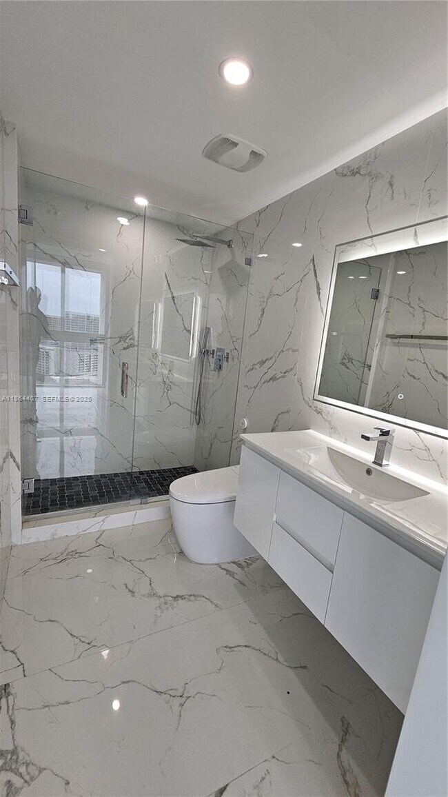 Building Photo - 1861 NW N River Dr