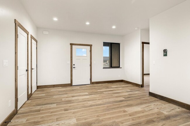 Building Photo - K288LI