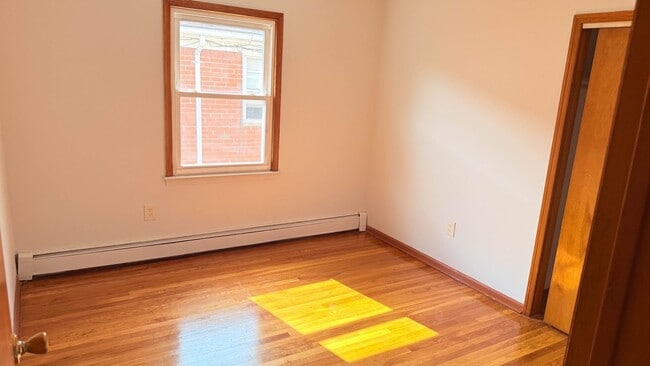 Building Photo - Charming 3BR , 2 BTHRM Duplex in Elizabeth