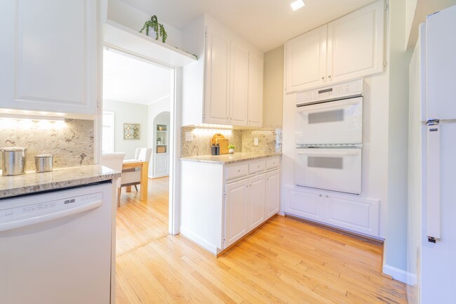 Building Photo - Enchanting Portland Heights 5BD House: You...