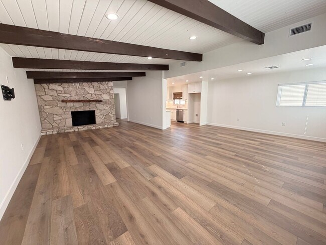 Building Photo - Beautiful 4 Bedroom Cypress House For Rent-Completely Remodeled!