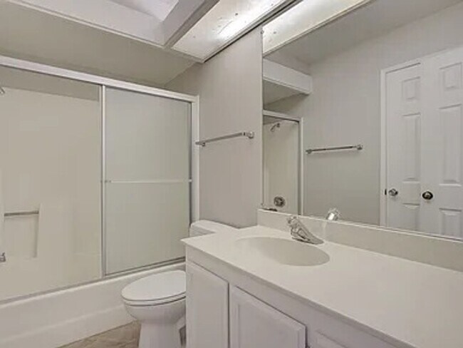 Building Photo - Outstanding 2BD/2BA Condo Near Pleasant Hill BART – Walnut Creek