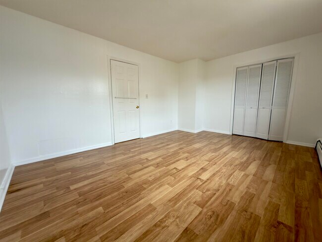 Building Photo - 215 Seaview Ave
