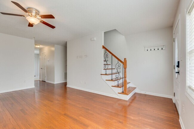 Building Photo - Now Available | 2 Bedroom 2.5 Bath | Bristol, TN