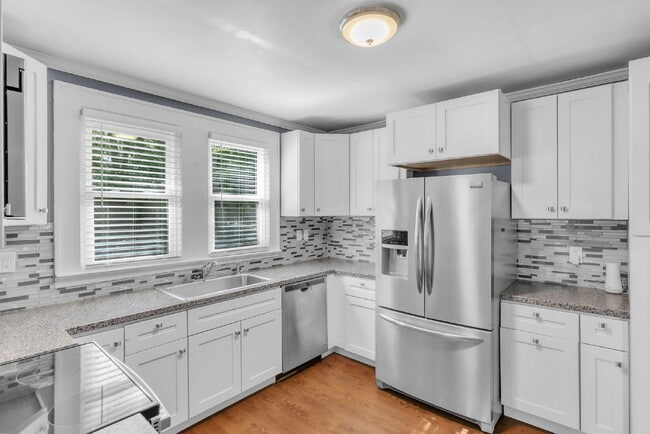 Building Photo - Cozy 2 Bed / 1 Bath Bungalow Near the Blue Ridge Mountains on Nearly 1 Acre $1,595/mo rent